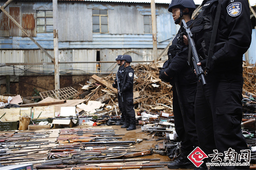 昆明警方公开销毁19000余件非法枪爆物品(图)