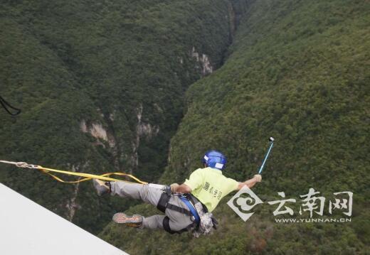  “云南蹦极第一人”段树军：不爱约束爱挑战 让心和风一起飞翔