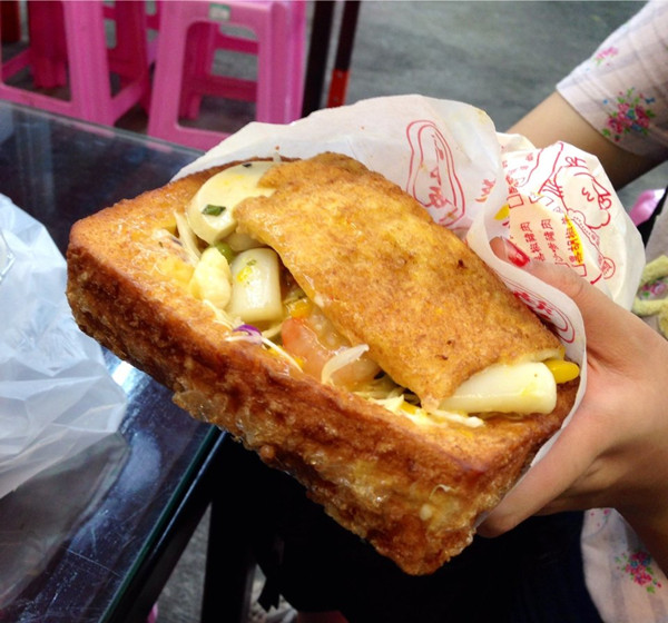 上海特产狗屎糕走红 云南特产哭晕:我们不够