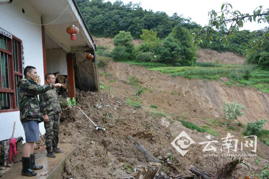 彝良县城人口_云南彝良县县城,救灾人员清理街道淤泥(3)