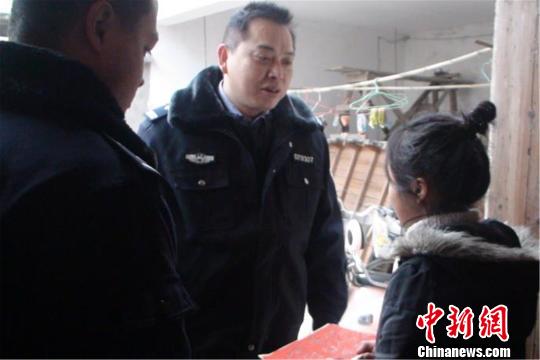 三孤儿姐弟无人照顾江西大余警方爱心接力帮扶（图）