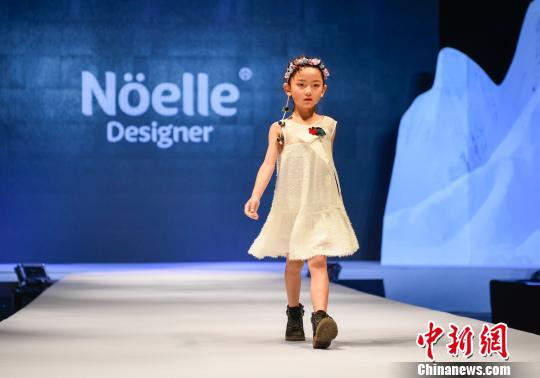 中国各地“潮娃”汇聚冰城以独特台风走出名模范