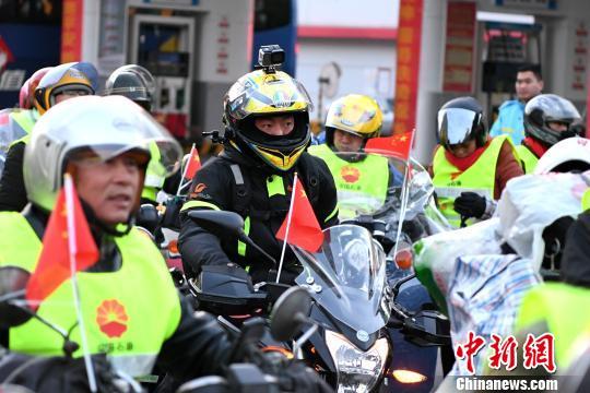 春运铁骑返乡 运动相机相随