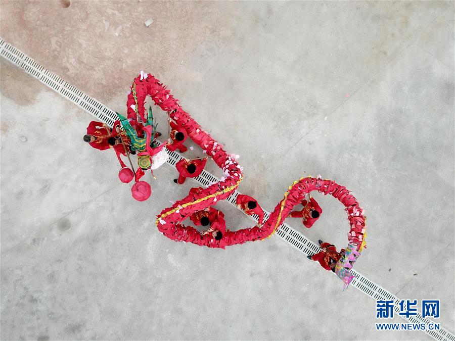 #（社会）（4）贵州台江：赶制彩龙迎元宵