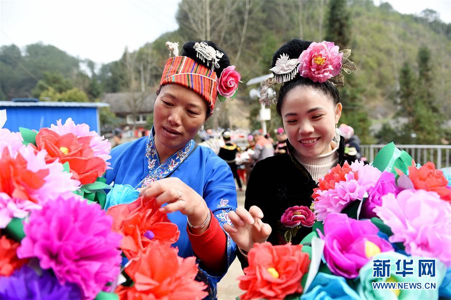 #（社会）（6）贵州台江：赶制彩龙迎元宵