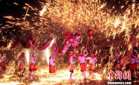 “中国龙舞之乡”舞龙人忙碌在外鼓了腰包扬了文化