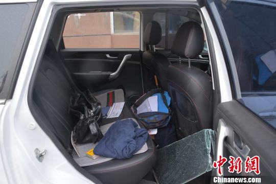 26岁男子因打赏主播缺钱疯狂砸车68次进行盗窃