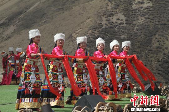 西藏当雄县借虫草采挖特色探索发展全域旅游