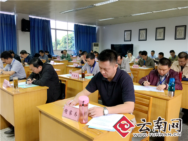  西双版纳州：赶摆场上升国旗 “两学一做”出新招