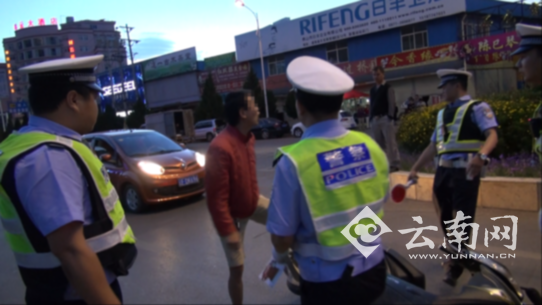  阻碍交警执法 云南通海一夫妻被刑拘（图）