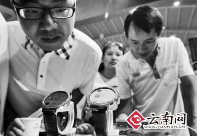  深圳名企组团参加南博会 华为新品带来非凡科技体验