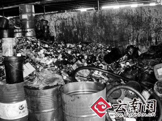  昆明一小厂房乱倒废机油近18吨 土壤几十年难净化