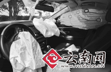  怀疑老公有小三 昆明女子开着宝马撞警车