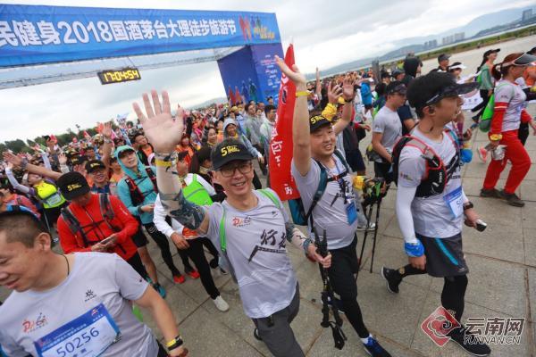 醉美大理!5000人徒步苍山洱海之畔(图)