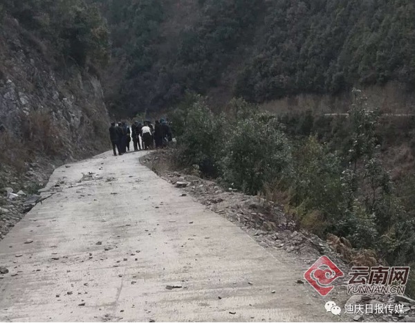 云南维西县境内一面包车坠崖致4死3伤