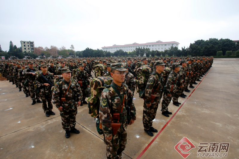 1月2日,武警某部机动第八支队开展冬季野营拉练,全面提升官兵打赢