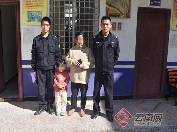云南怒江2岁幼童闹市独自“散步” 民警巧用朋友圈助宝贝回家