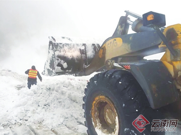 风雪行动 云南泸水积雪50厘米22车被困 多部门联动3天成功解救