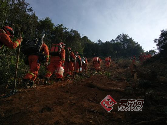 云南安宁森林火灾无人员伤亡 已有2564名扑救人员投入扑救
