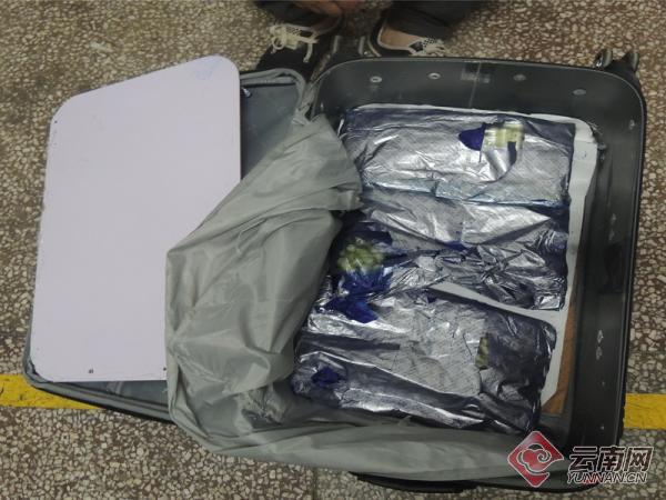 男子行李箱内藏毒逾2公斤 被云南普洱边境管理支队抓个现行