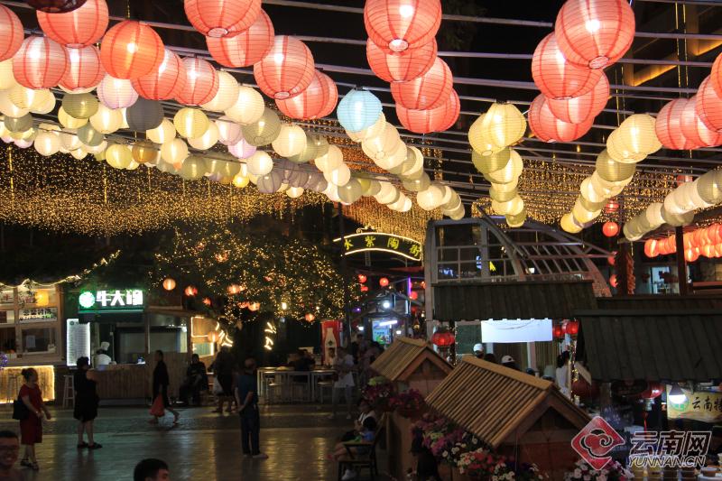 建水紫陶街夜景 贺凯 摄线上将建立首家"建水紫陶移动互联网博物馆"