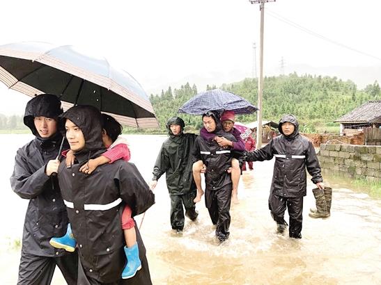 盈江城区供水中断部分村寨淹水严重