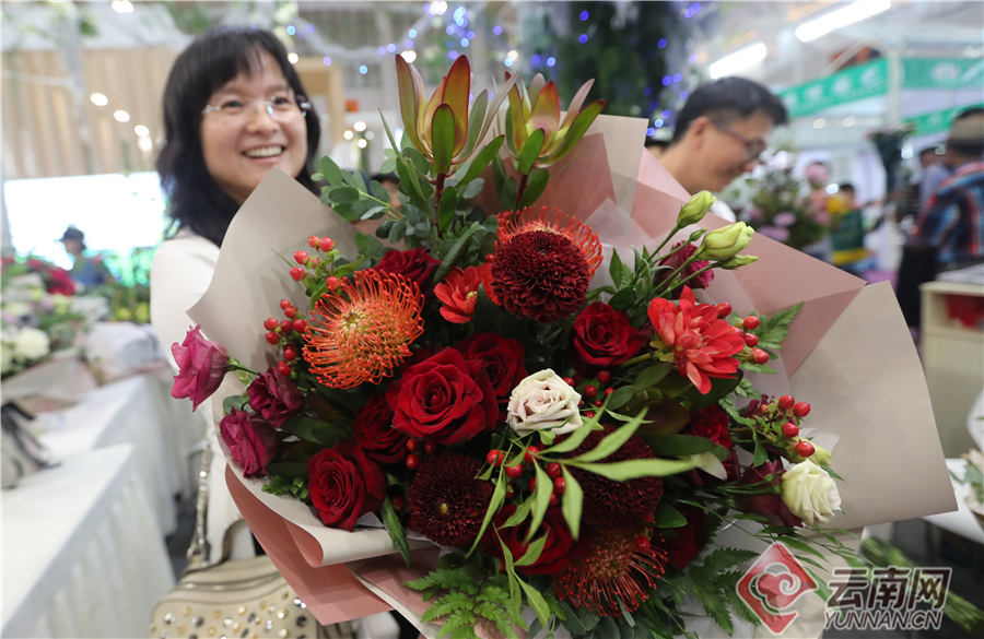 【高清组图】昆明国际花卉展落幕 市民抢购鲜花满载而归