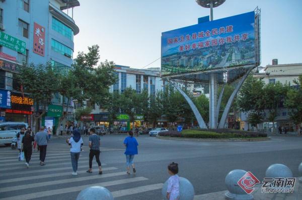 云南鲁甸：全民参与创卫活动 城市环境有了新变化
