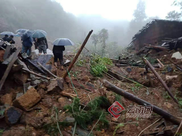 云南巧家县发生滑坡自然灾害致2户9人失联 救援工作正在进行