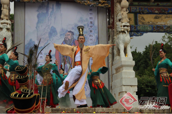 穿汉服、戴璎珞 国庆黄金周云南建水孔子文化节诠释经典汉文化