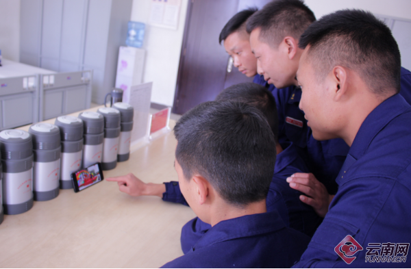 迪庆州消防救援支队：观看成就展 砥砺新时代
