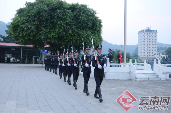 云南河口口岸举行国门升旗仪式 庆祝新中国成立70周年