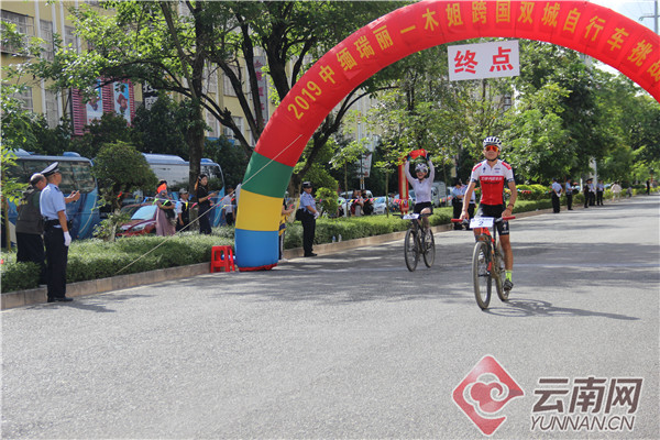 骑车跨两国 中缅瑞丽—木姐跨国双城自行车挑战赛开幕