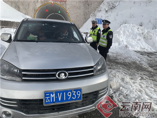 云南独龙江公路早晚将实行交通管制：受气温低路面易结冰影响