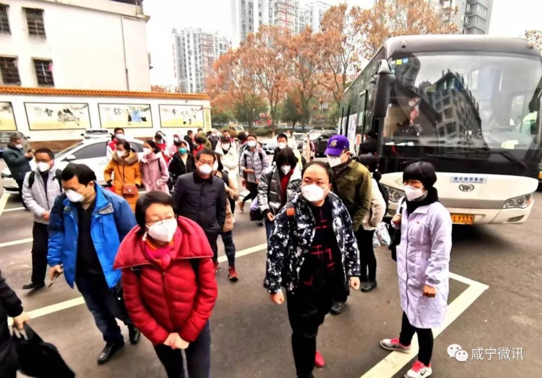 刚刚，云南首批援助医疗队138名成员抵达湖北咸宁市