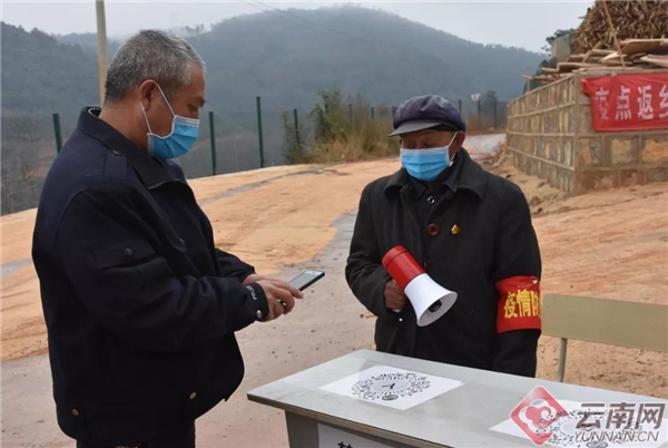 云南开远：49年党龄老党员奋战在疫情防控第一线