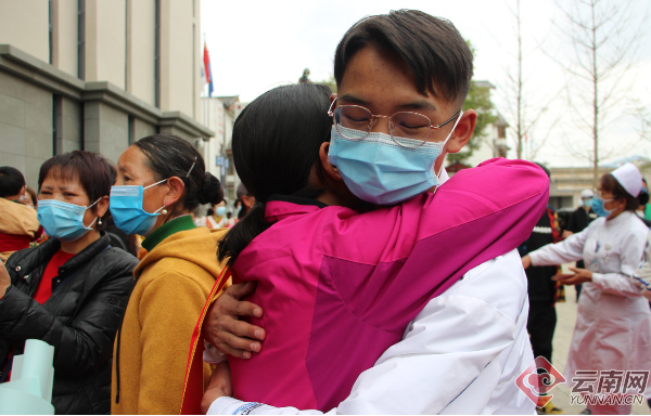刚刚，援助湖北的丽江医疗队到家了！