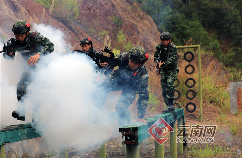 【高清组图】云南武警:特战队员热带丛林反恐演练 锻造反恐"尖刀"