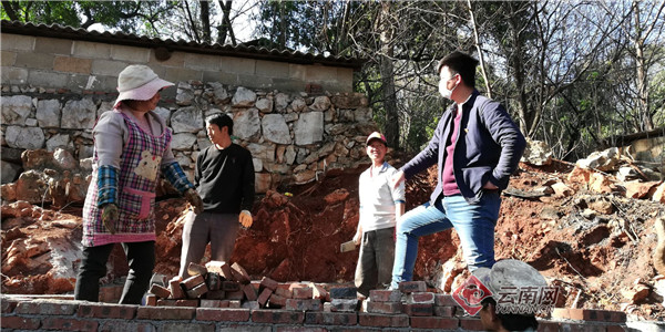 云南弥勒：石头缝里敲出2473座新厕所