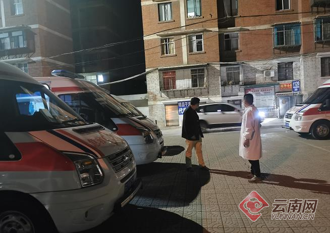 昭通市第一人民医院13名医生紧急奔赴巧家地震现场救援