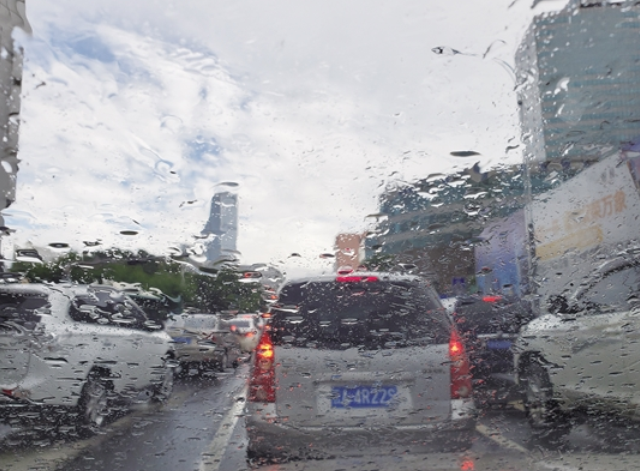云南“迟到”的雨季 携强降水来袭