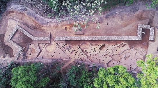 耿马城子村遗址 发掘出明清城墙