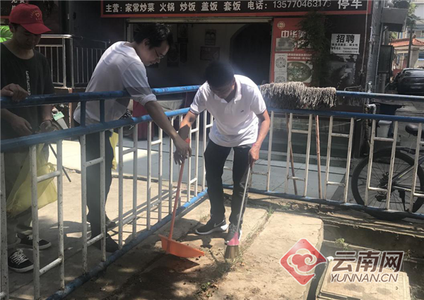 云南省住房和城乡建设厅组织干部职工开展爱国卫生大扫除活动