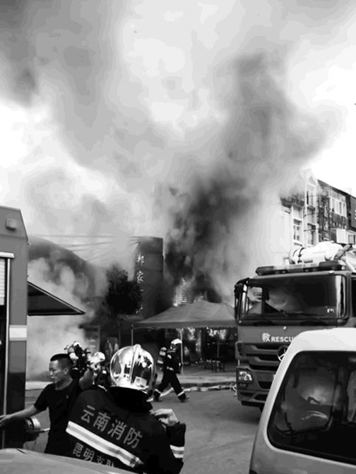 昆明市西山区一餐馆厨房起火 导致1人死亡2人受伤