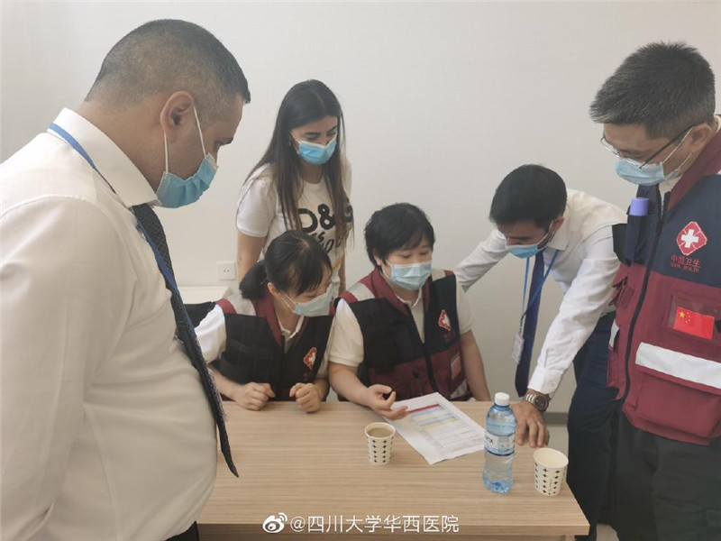 中国专家组对阿塞拜疆60名重症患者进行远程查房