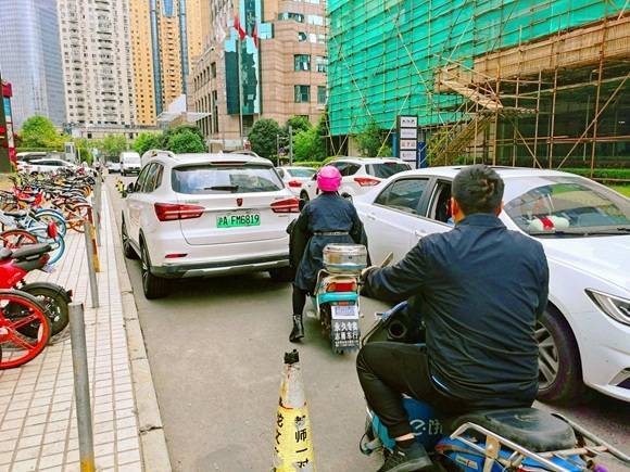 上海浦东：重整商贸区通道秩序 消除楼宇间交通隐患