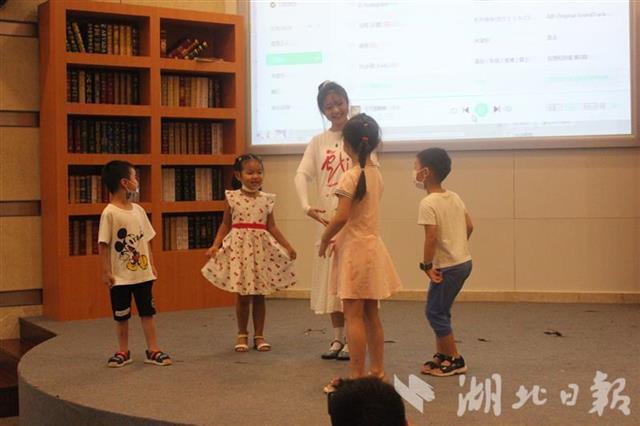 《大脚丫跳芭蕾》跳起来！湖北省图书馆举办绘本戏剧演出