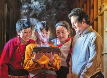 阿坝州壤塘县：古法藏香 弥漫幸福的味道