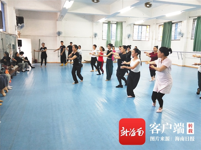 海南举办培训班弘扬和展示少数民族优秀文化 传承黎歌苗舞