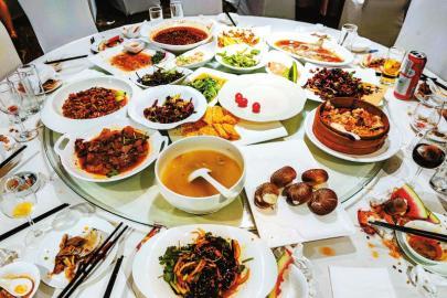 记者走访四川多家餐厅 发现大型宴会“吃不完”现象普遍